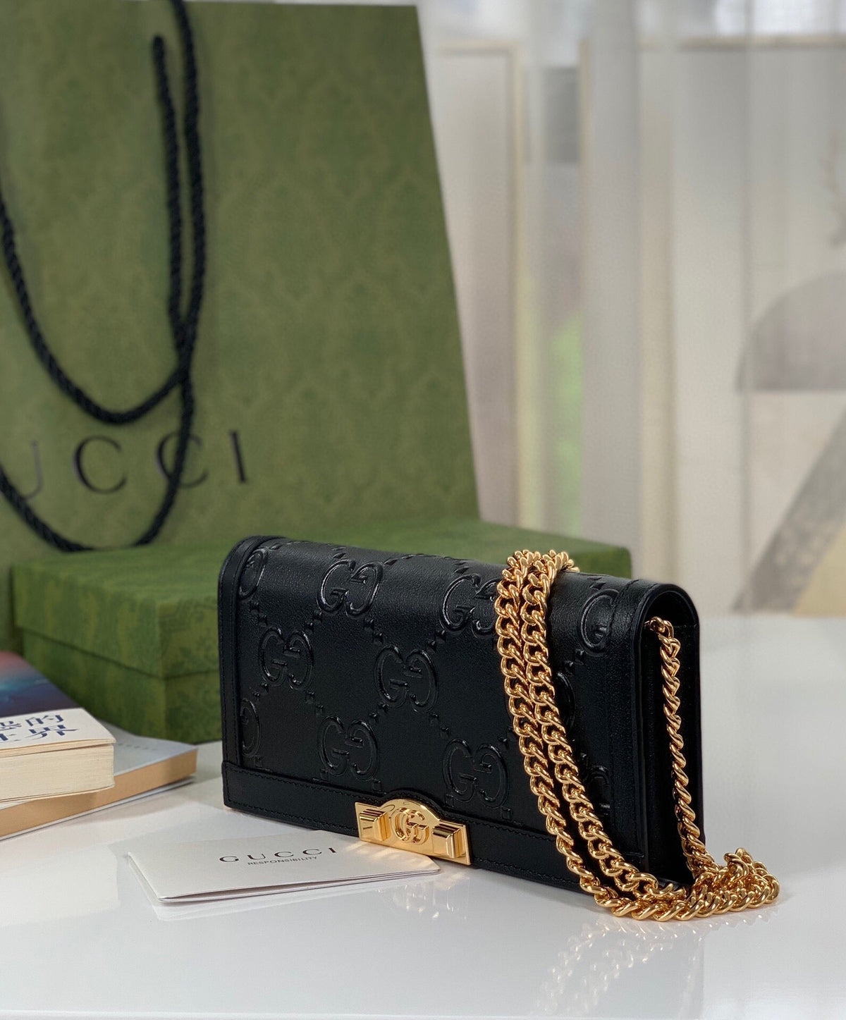 G u c c i black W19 H10 D4cm