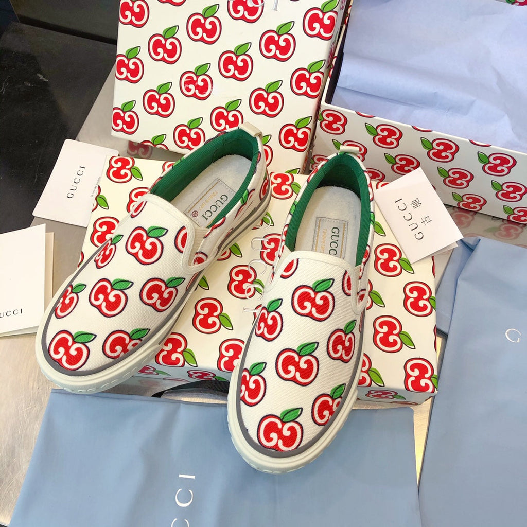 G u c c I slip ons