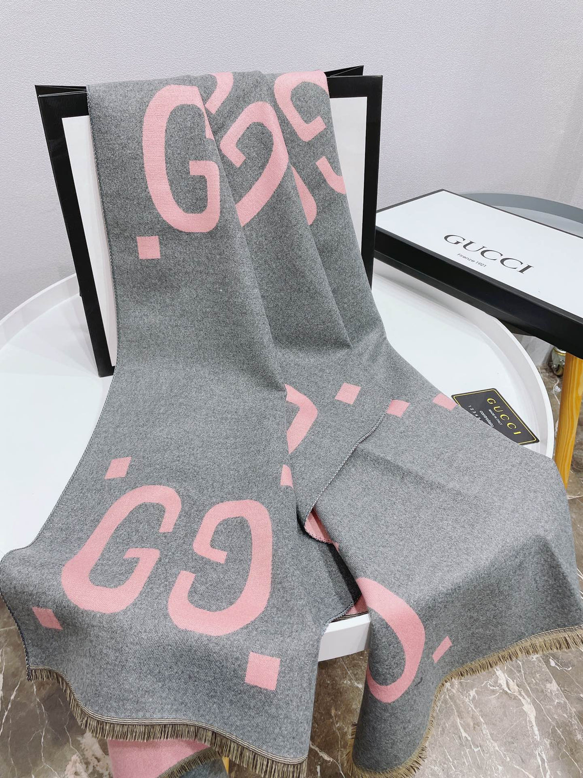 G u c c i scarf